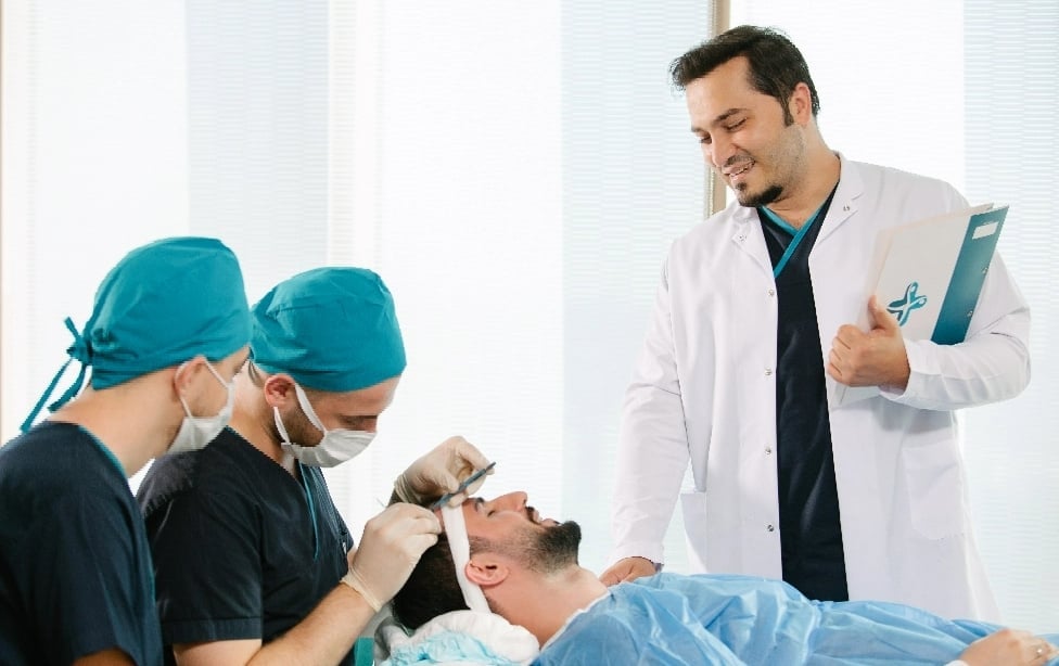 Dr. Abdulaziz Balwi. Der Visionär hinter Ihrer Haartransplantation in der Türkei