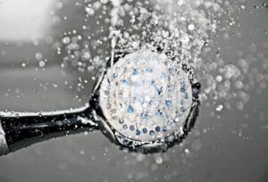 l'effet de l'eau calcaire sur les cheveux peut avoir des conséquences négatives sur les cheveux