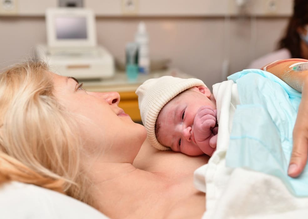 dopo la gravidanza può verificarsi la caduta dei capelli in allattamento