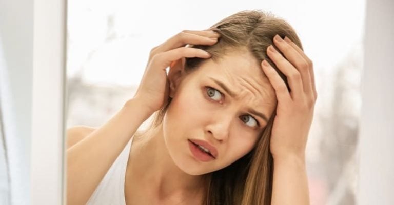 Algumas mulheres têm queda de cabelo