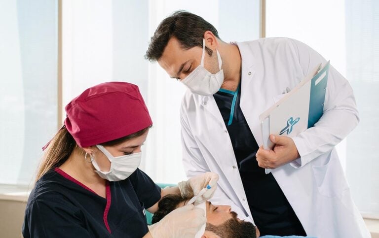 Dr-Balwi-with-specialists-during-DHI-hair-transplantation-768x483