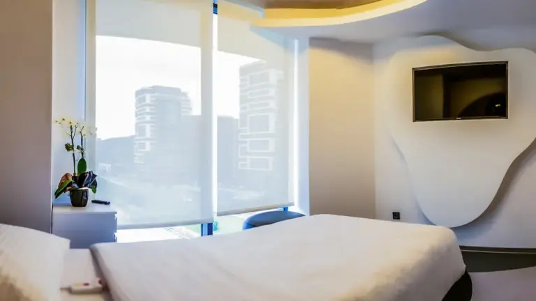 Interior of one of the Elit Klinik rooms located directly inside the clinic