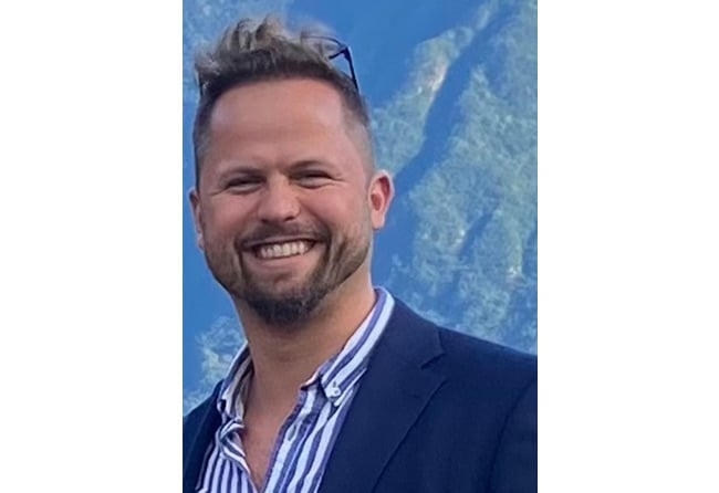Greffe de cheveux à 8 mois : Nico G., 2 800 greffons, la structure capillaire continue de s'améliorer